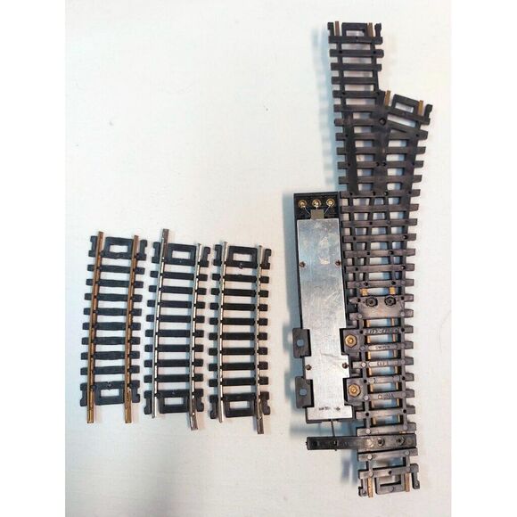 Life-Like HO Track 4 pcs; Left Hand Remote Turnout Switch & (3) 1/3 18" Curve - Picture 2 of 2